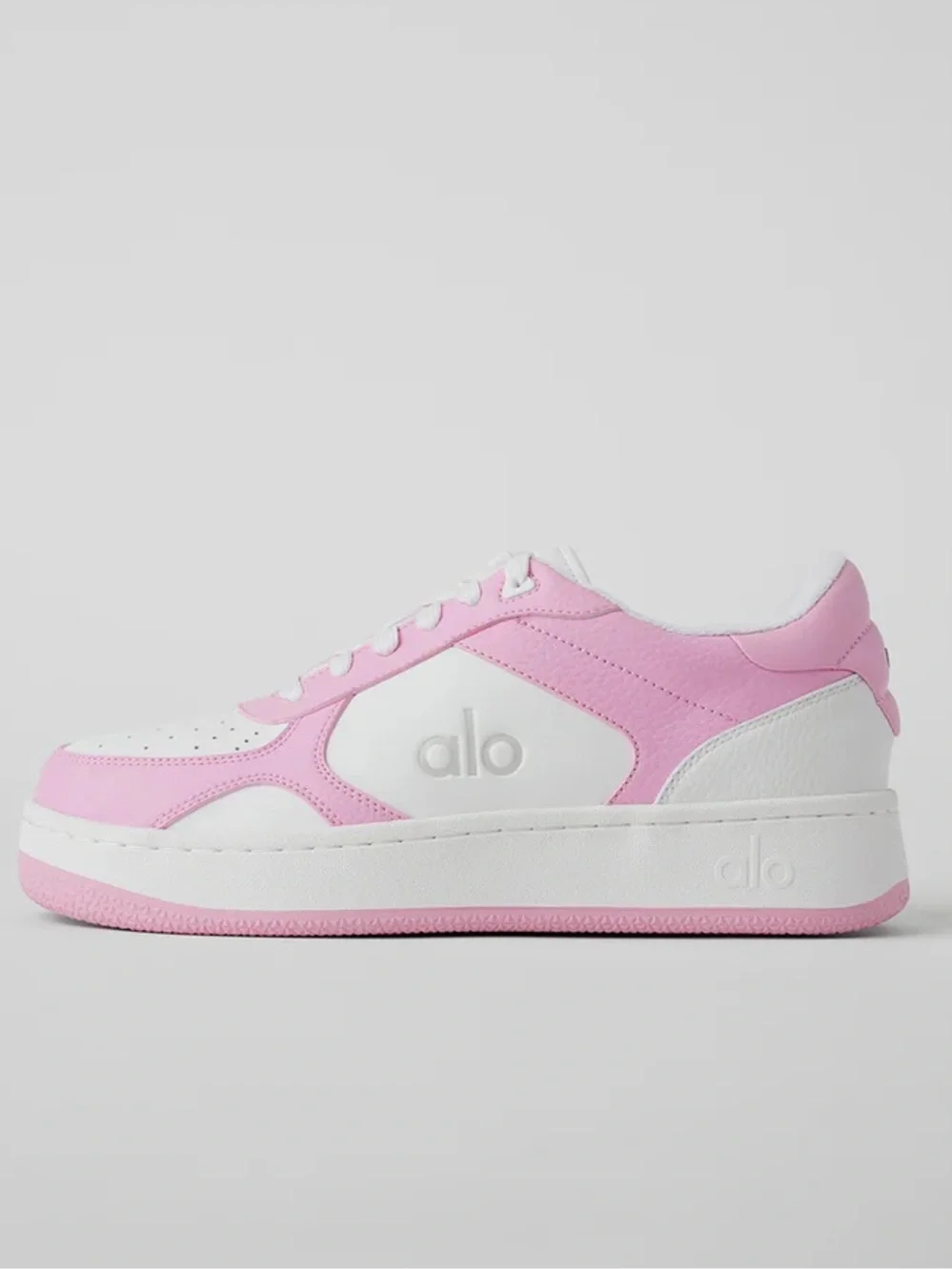 Alo Yoga - Recovery Mode Sneakers in Pink/White size 9